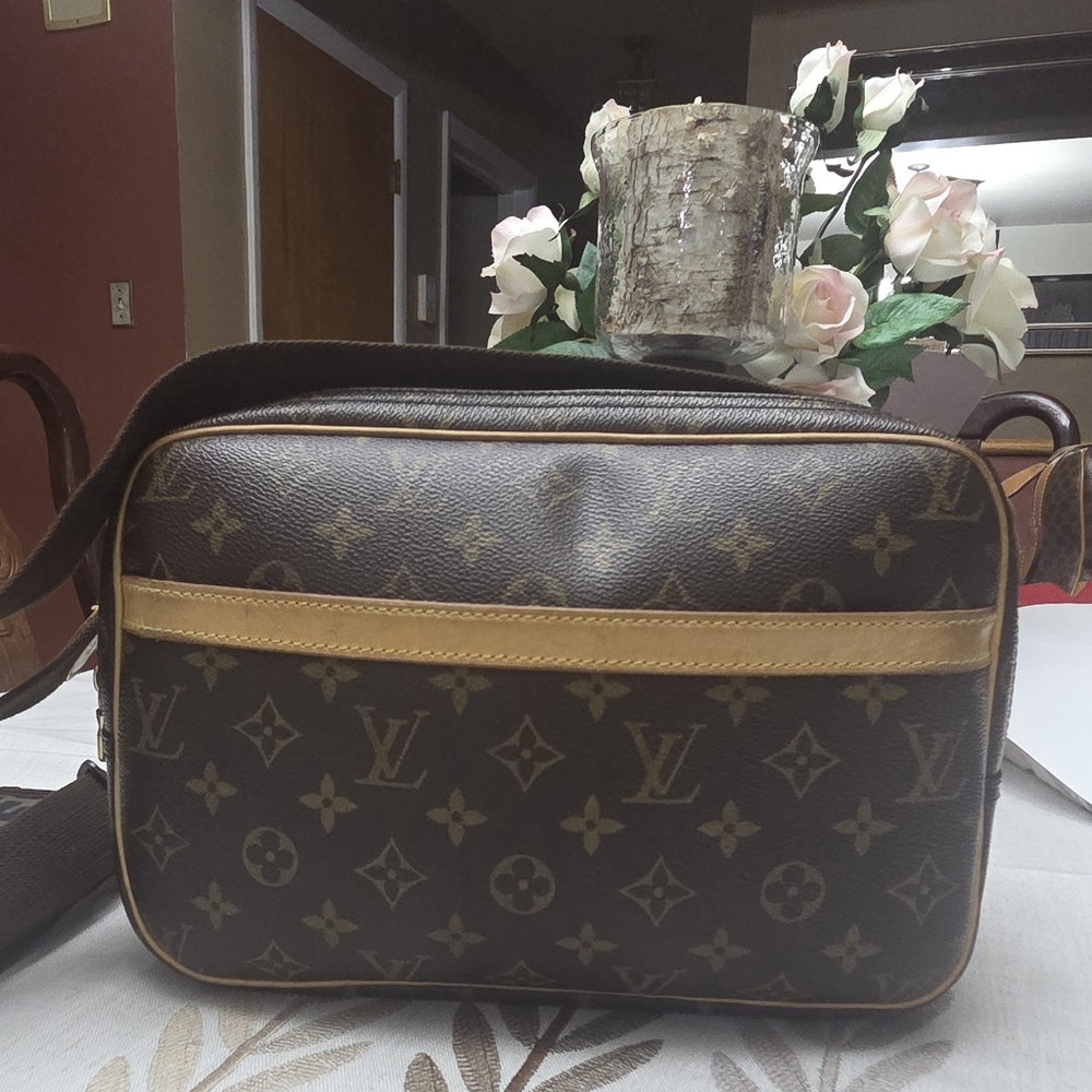 Louis Vuitton PM Monogram Brown Messenger Bag. Unisex.